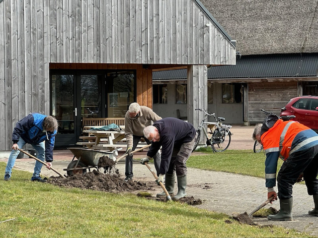 schaaps-8-nl-Graskanten-bijwerken-Meia-van-Geel